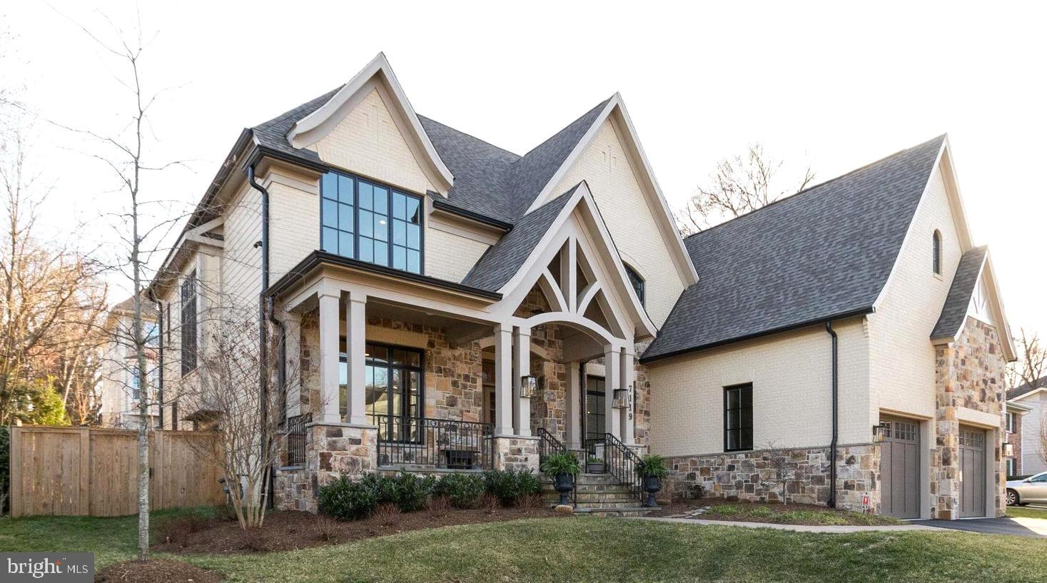 LANGLEY MANOR - Residential