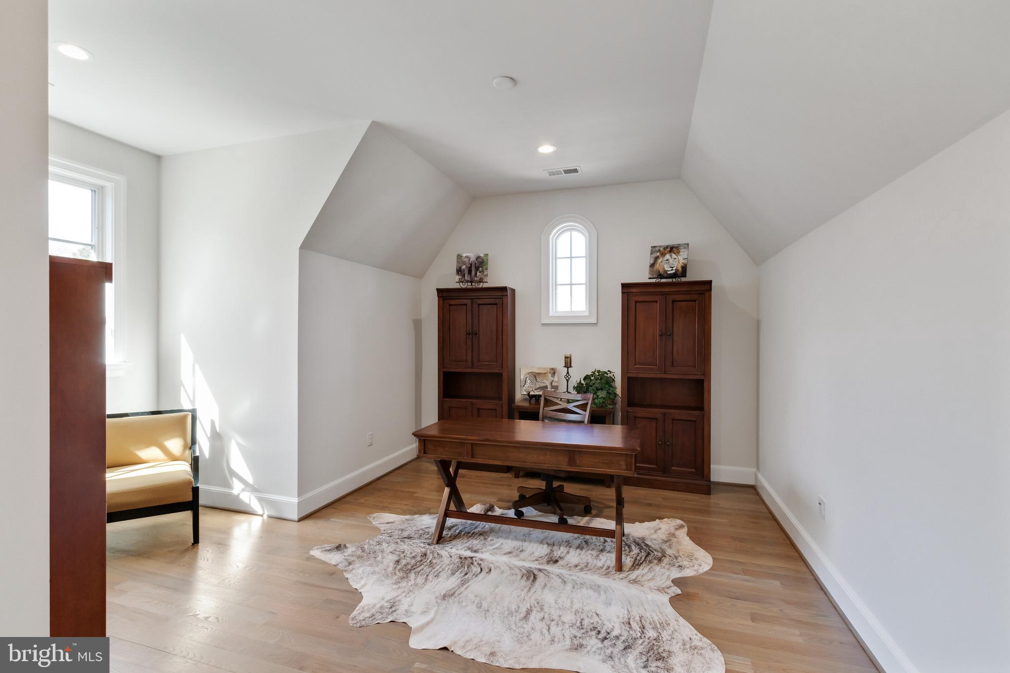 LANGLEY MANOR - Residential