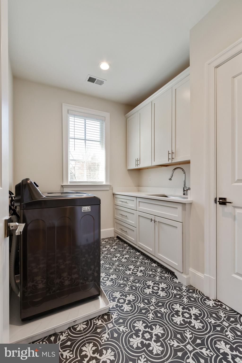 LANGLEY MANOR - Residential