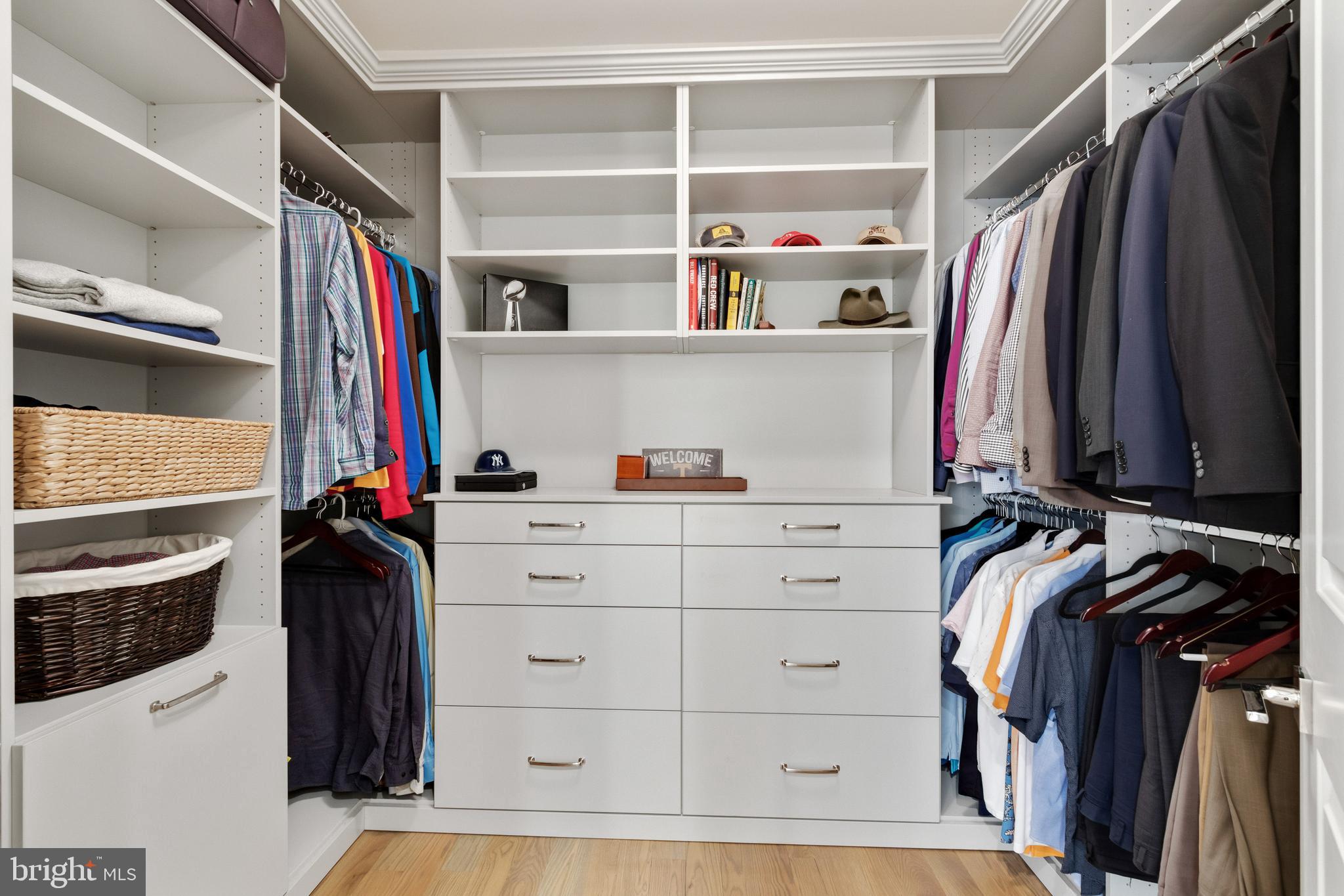 LANGLEY MANOR - Residential