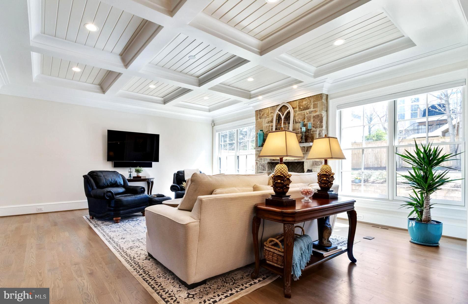 LANGLEY MANOR - Residential