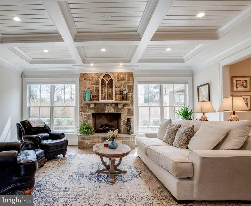 LANGLEY MANOR - Residential