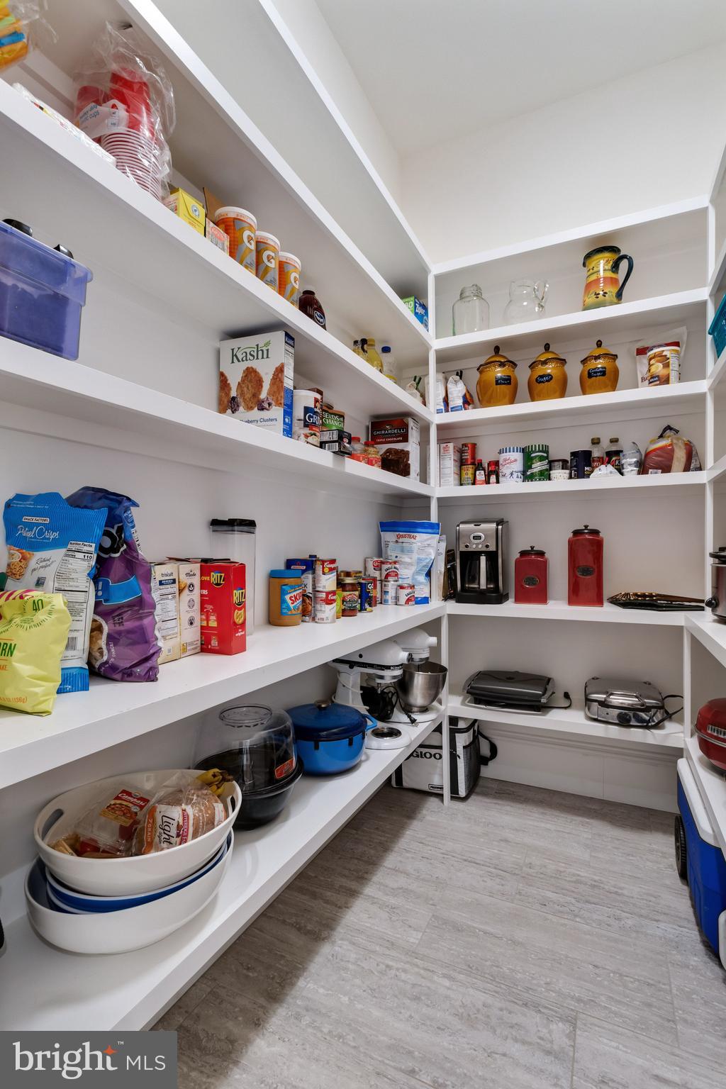 LANGLEY MANOR - Residential