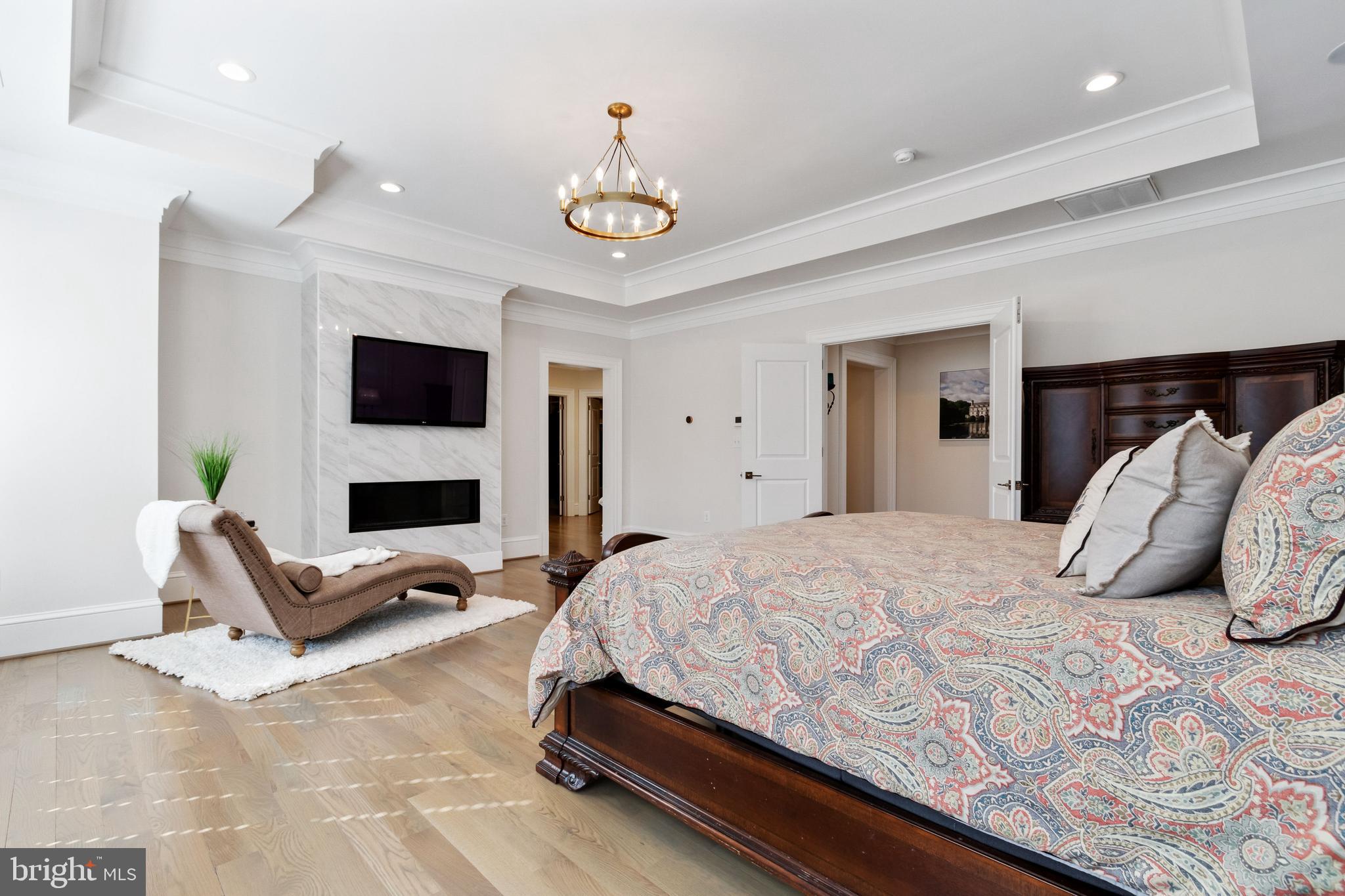 LANGLEY MANOR - Residential