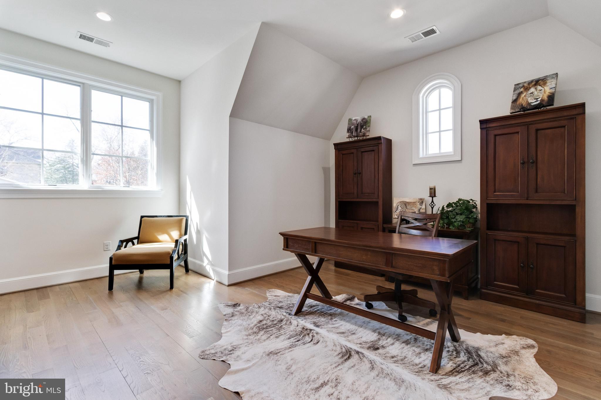 LANGLEY MANOR - Residential