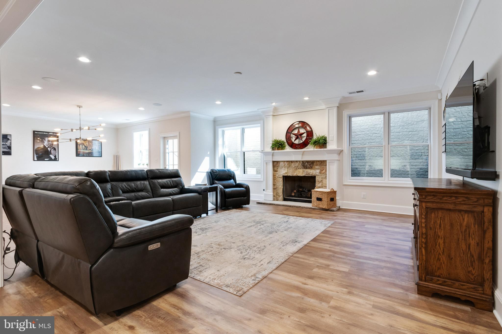 LANGLEY MANOR - Residential