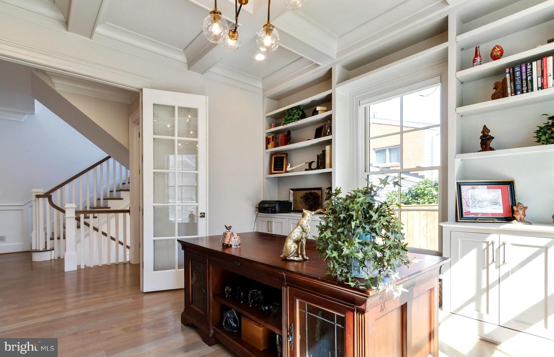 LANGLEY MANOR - Residential