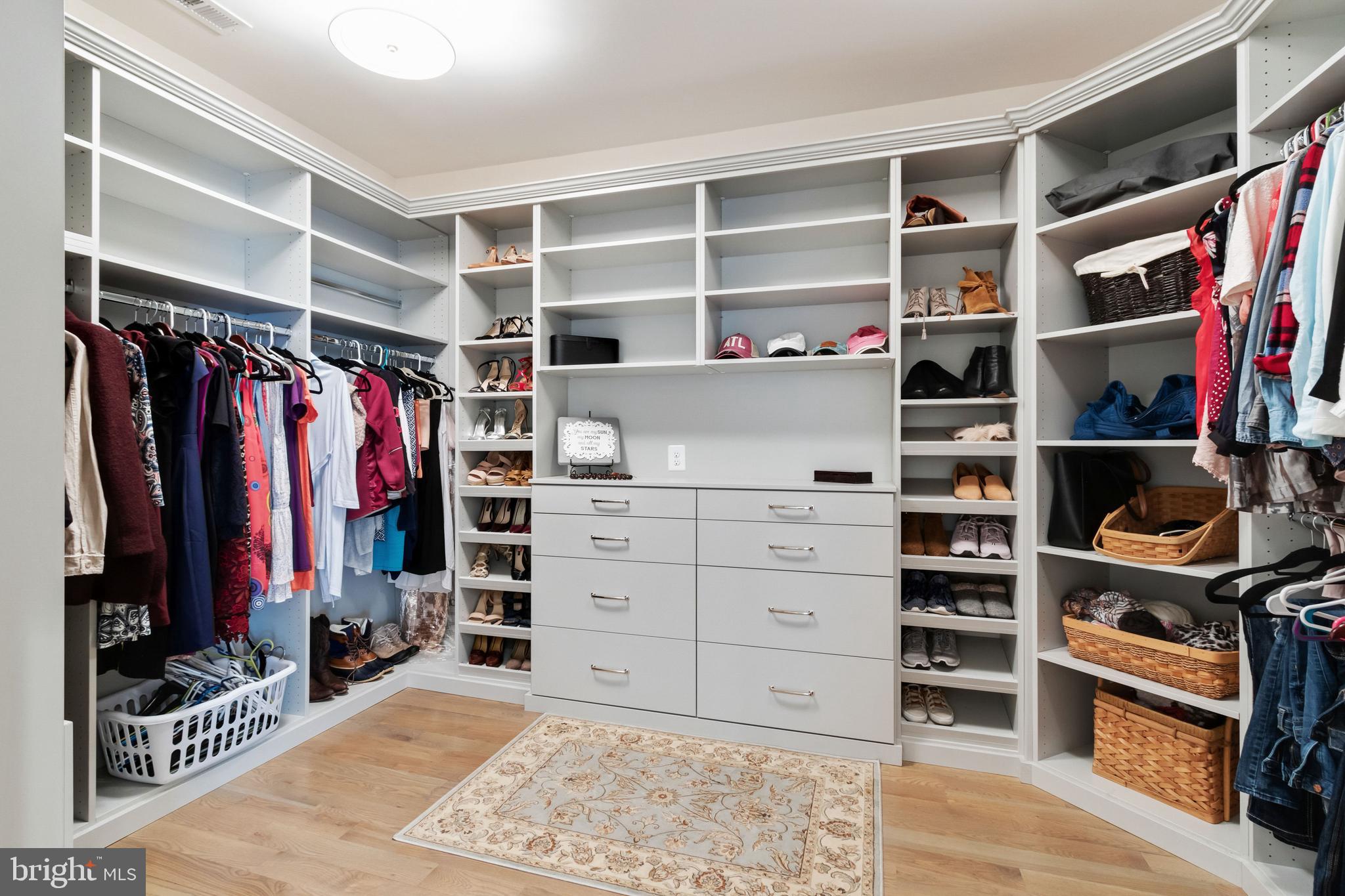 LANGLEY MANOR - Residential