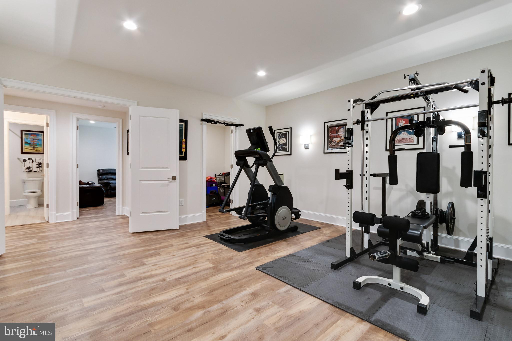 LANGLEY MANOR - Residential