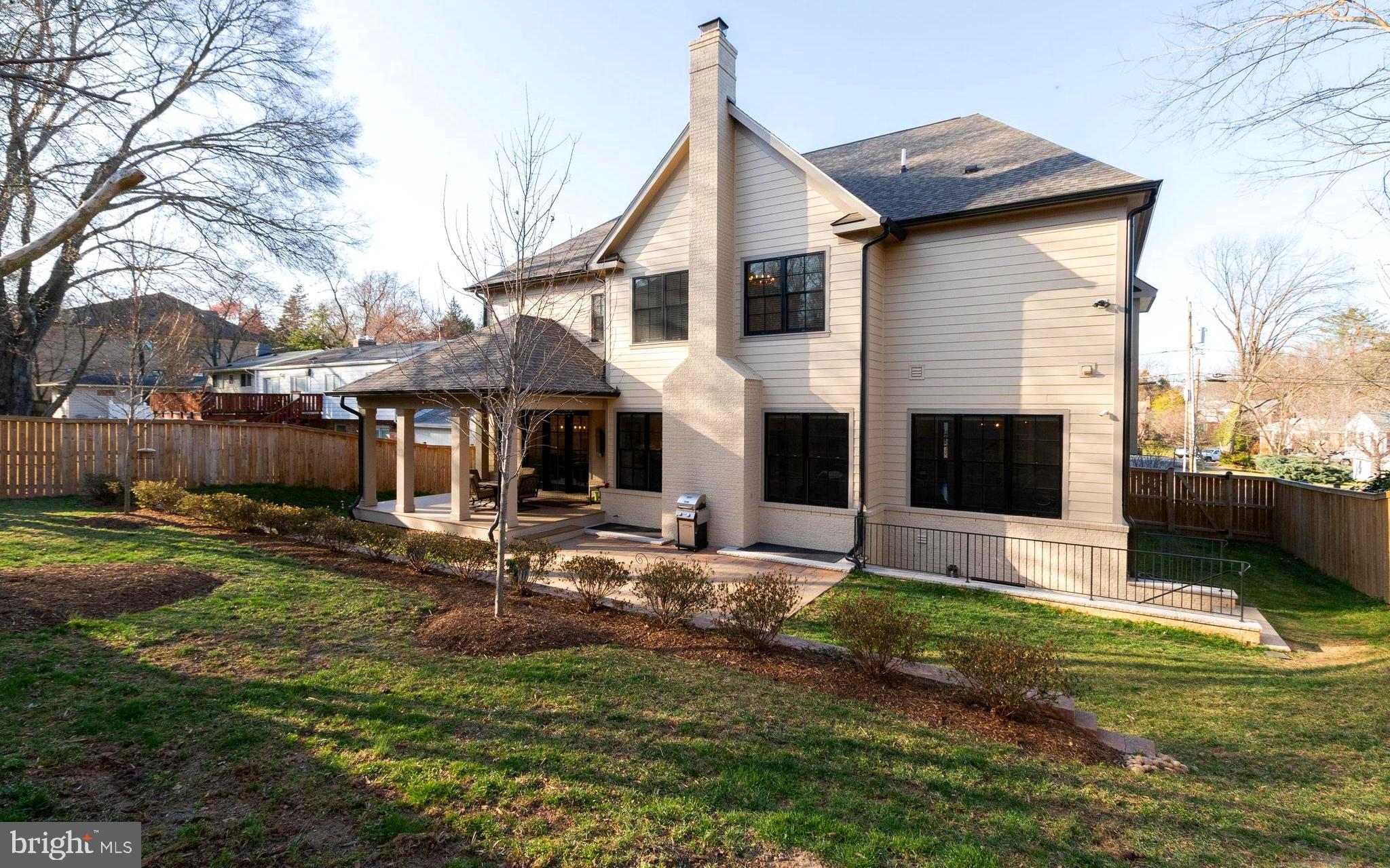 LANGLEY MANOR - Residential