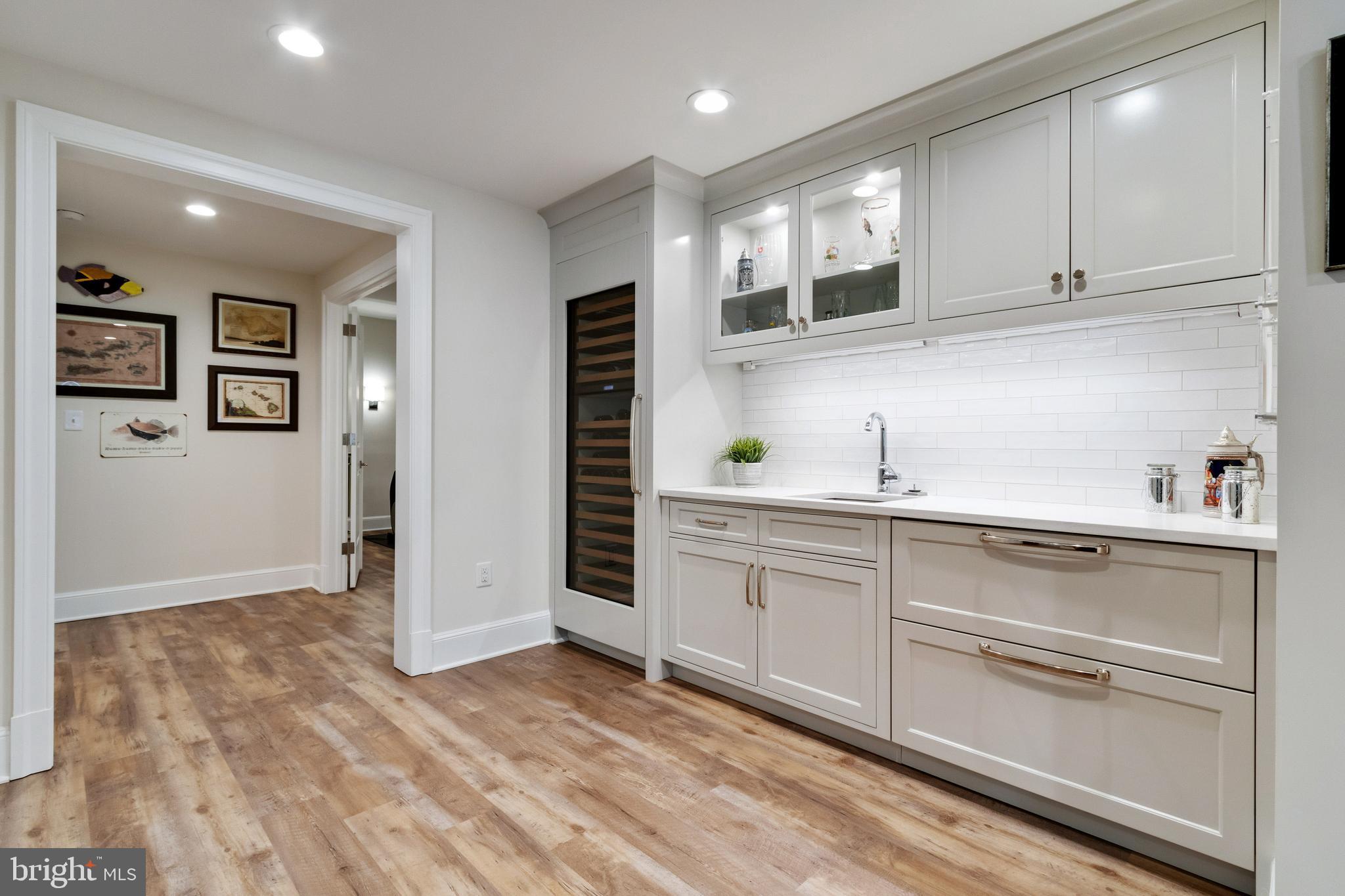 LANGLEY MANOR - Residential