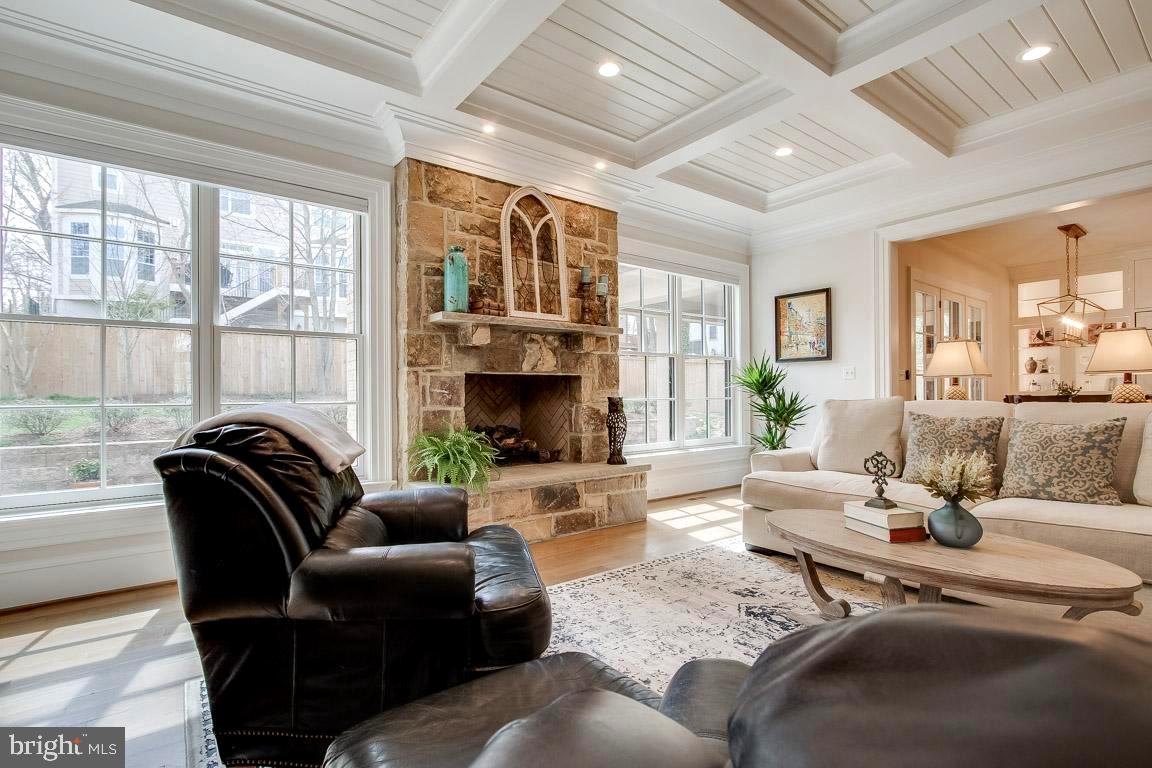 LANGLEY MANOR - Residential