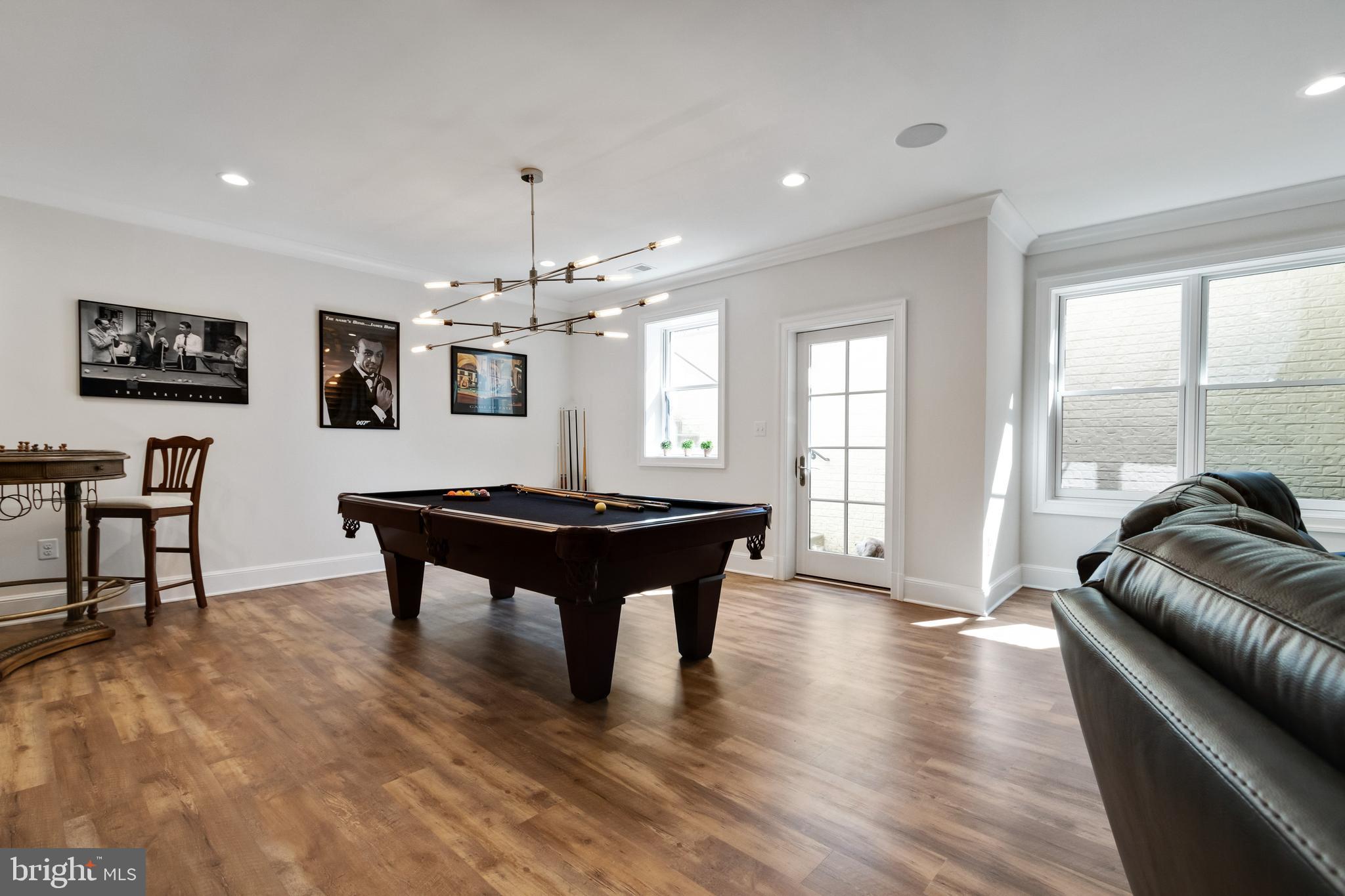 LANGLEY MANOR - Residential