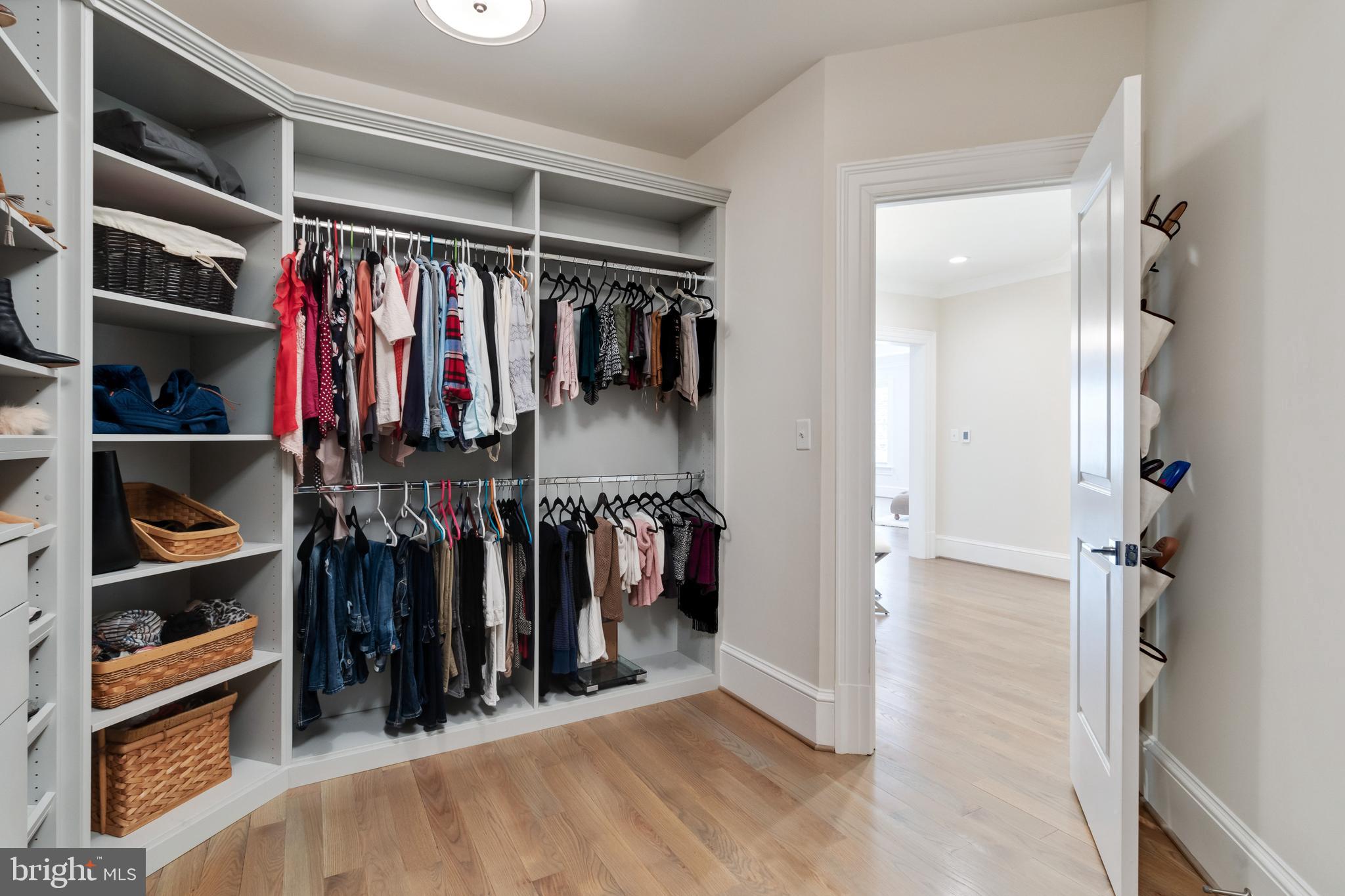 LANGLEY MANOR - Residential