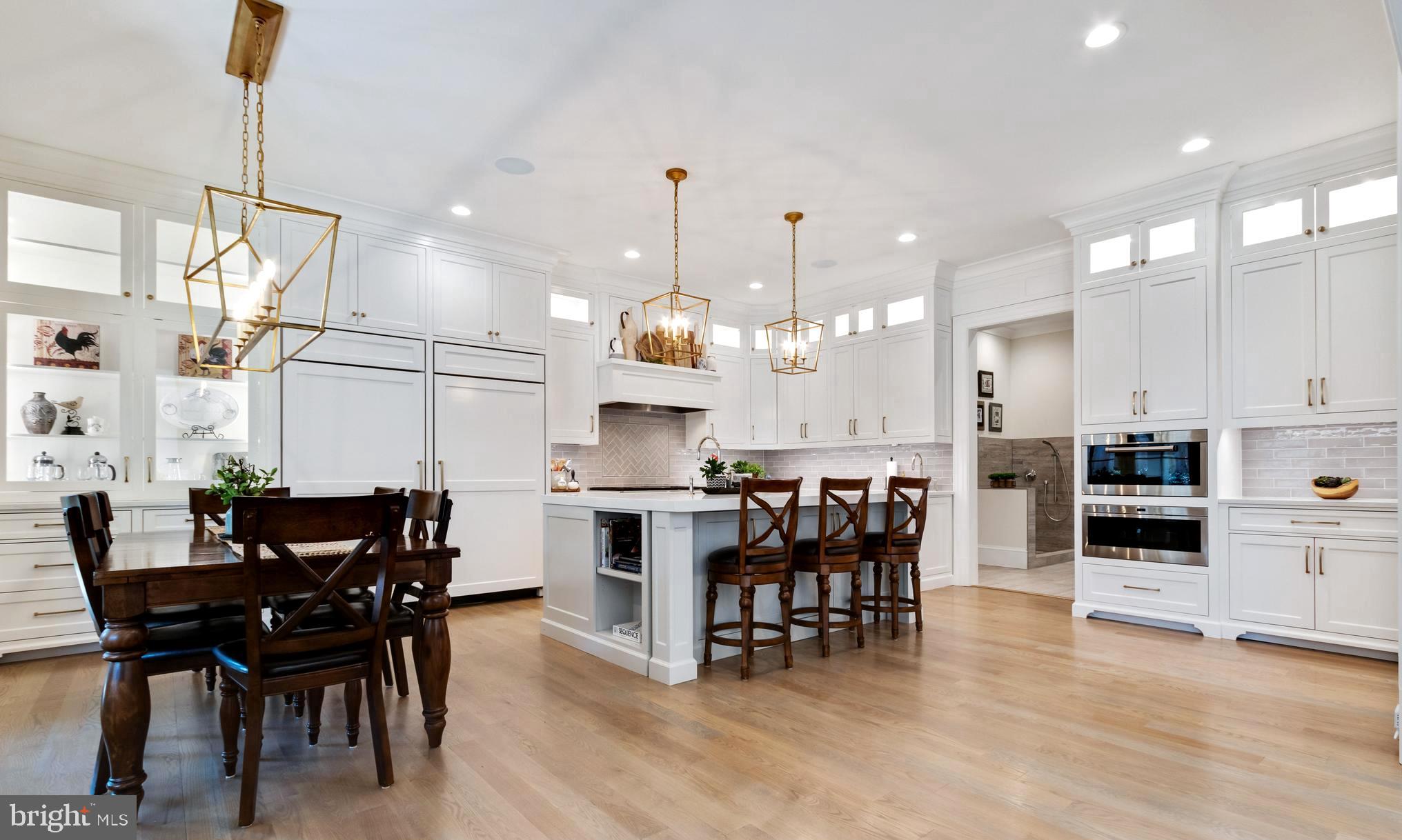 LANGLEY MANOR - Residential