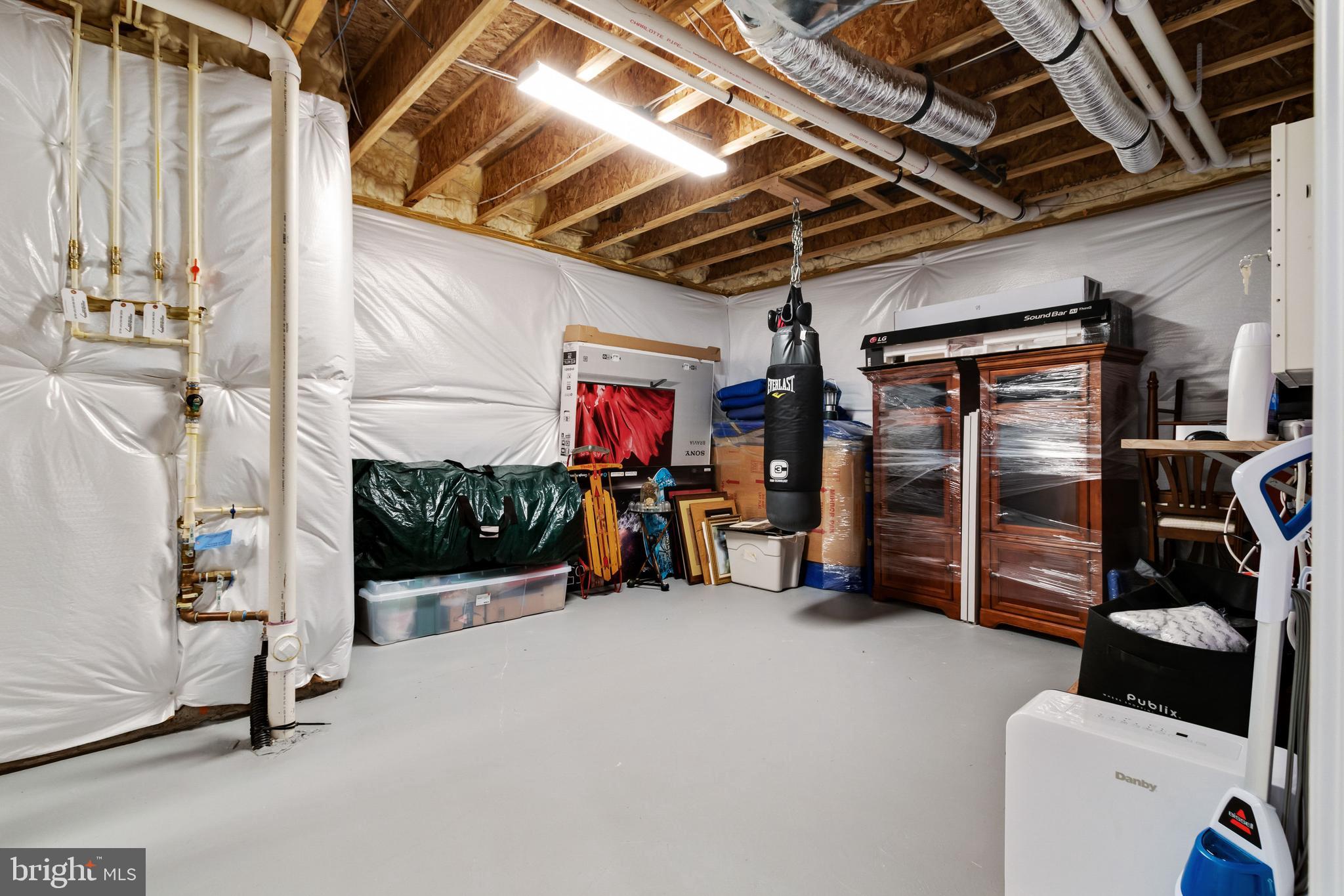 LANGLEY MANOR - Residential