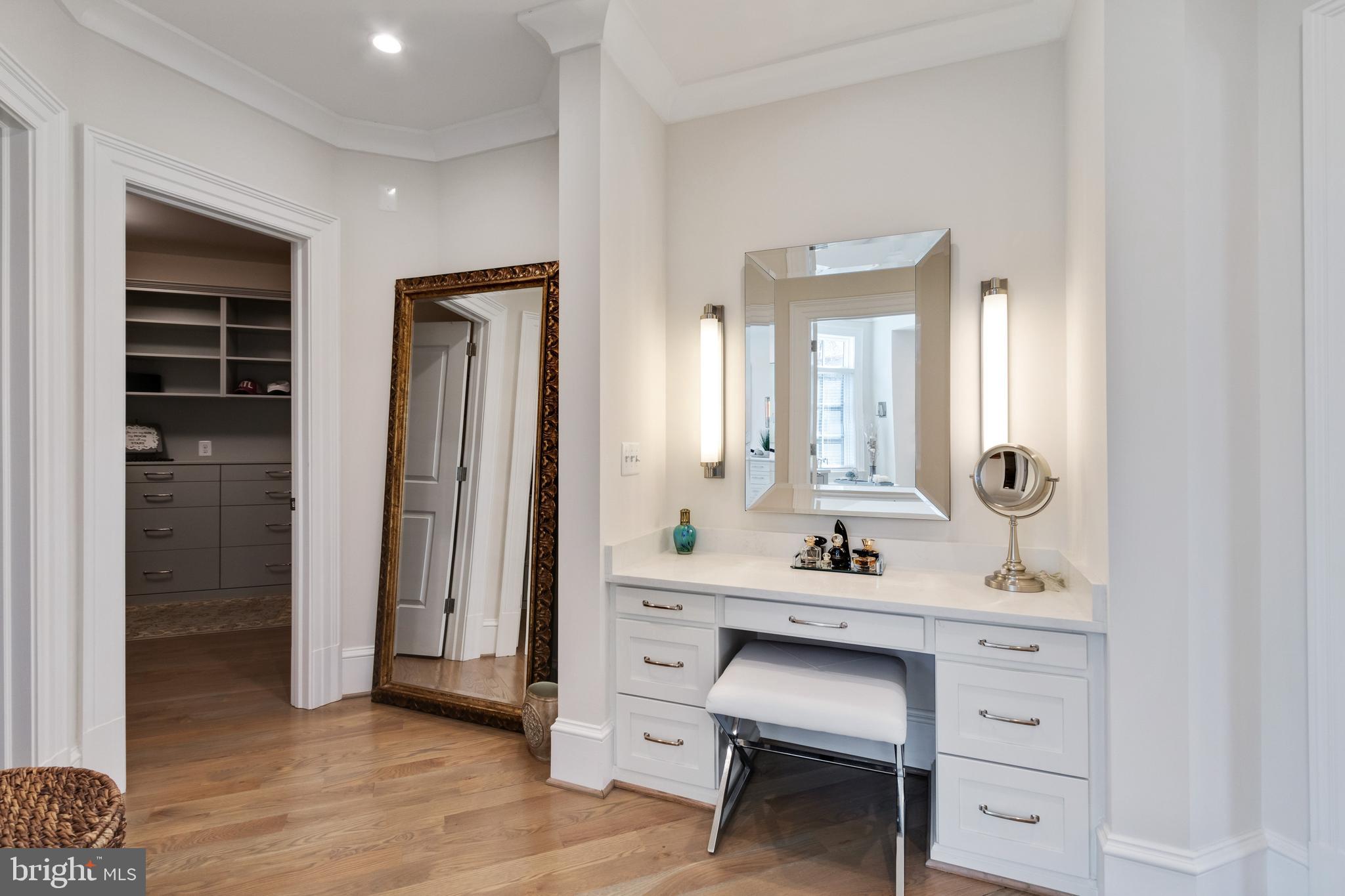 LANGLEY MANOR - Residential