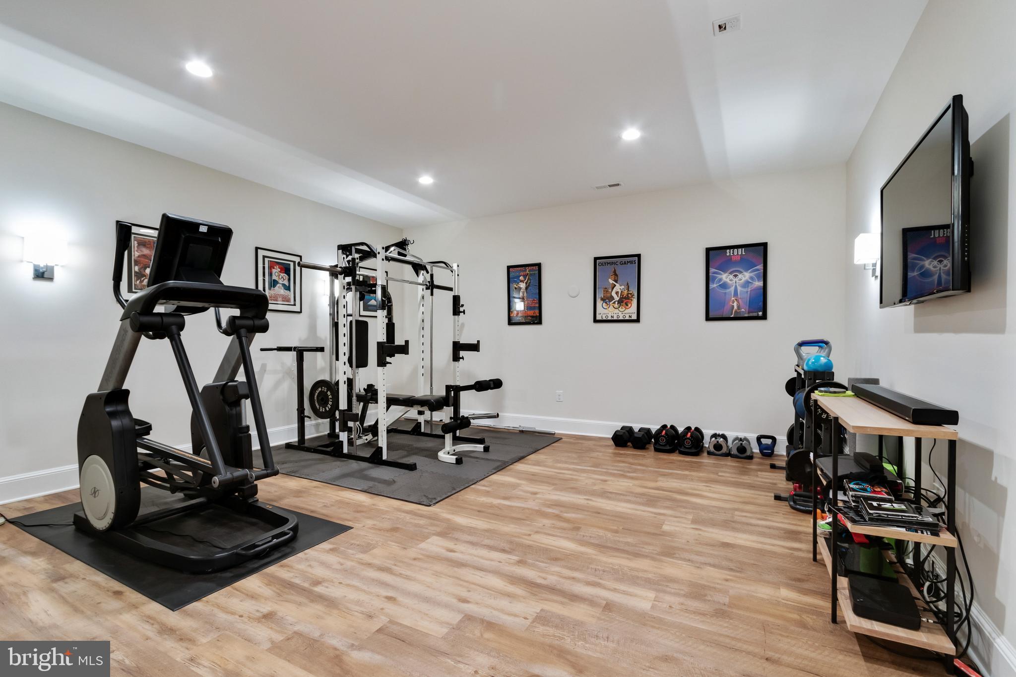 LANGLEY MANOR - Residential