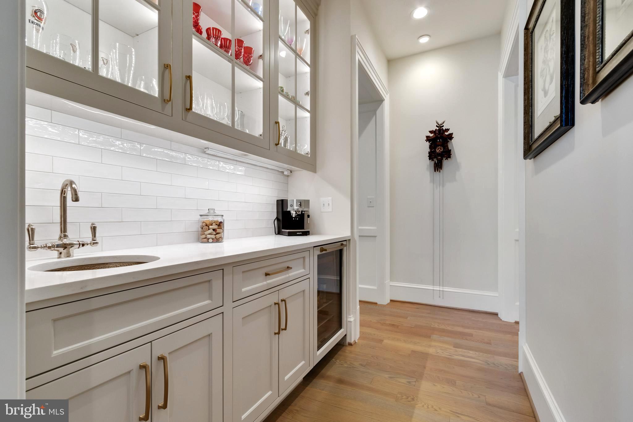 LANGLEY MANOR - Residential