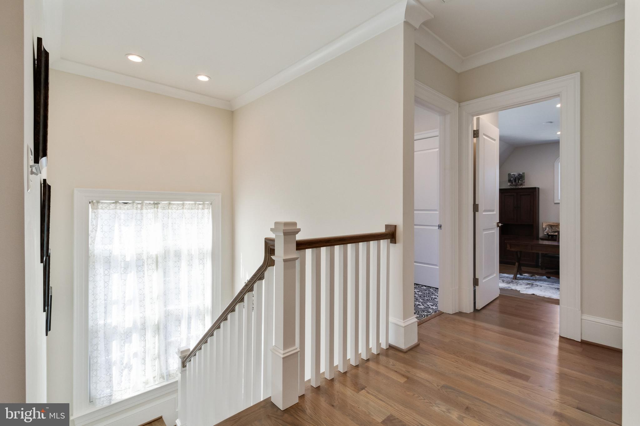 LANGLEY MANOR - Residential