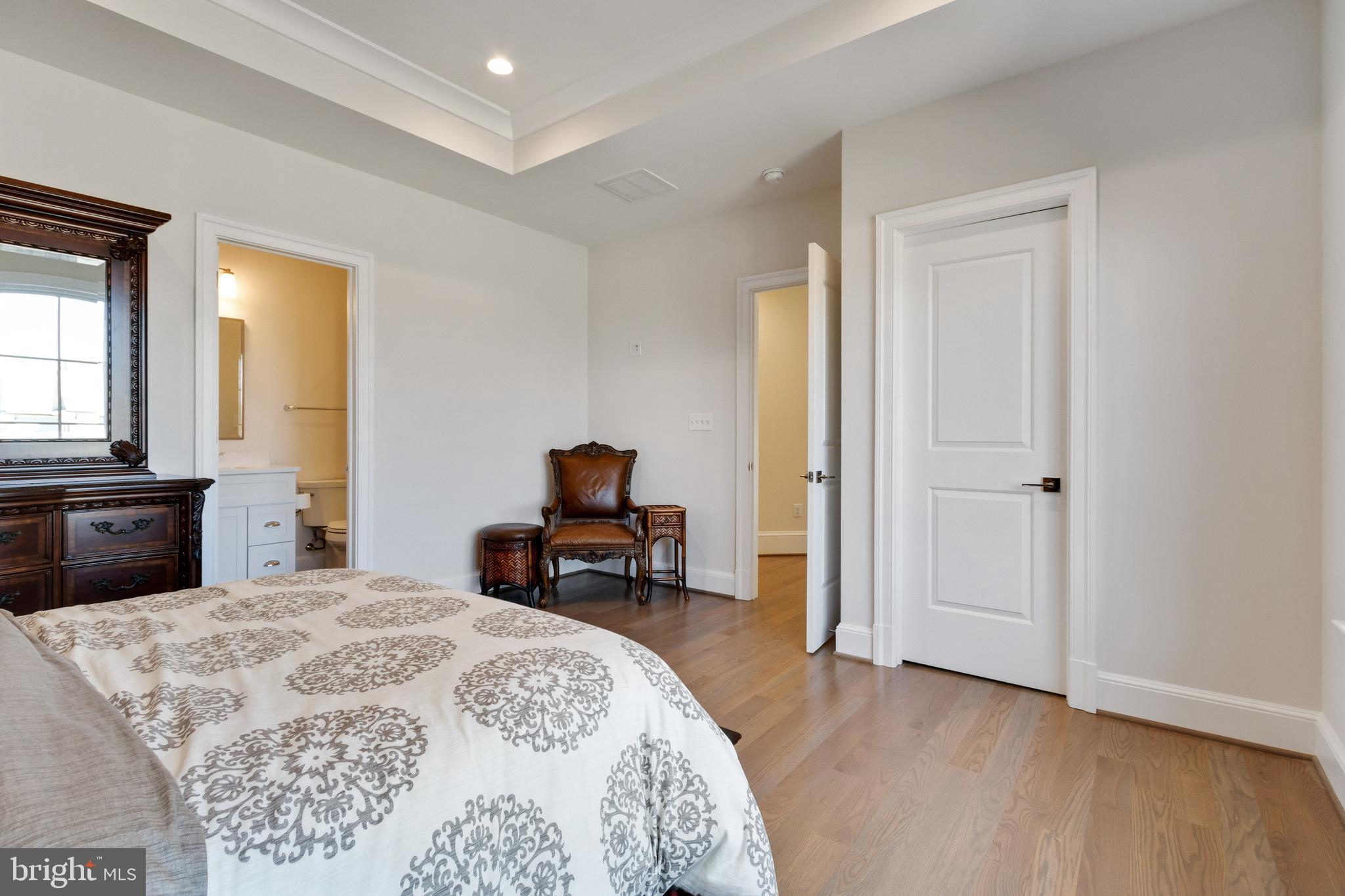 LANGLEY MANOR - Residential