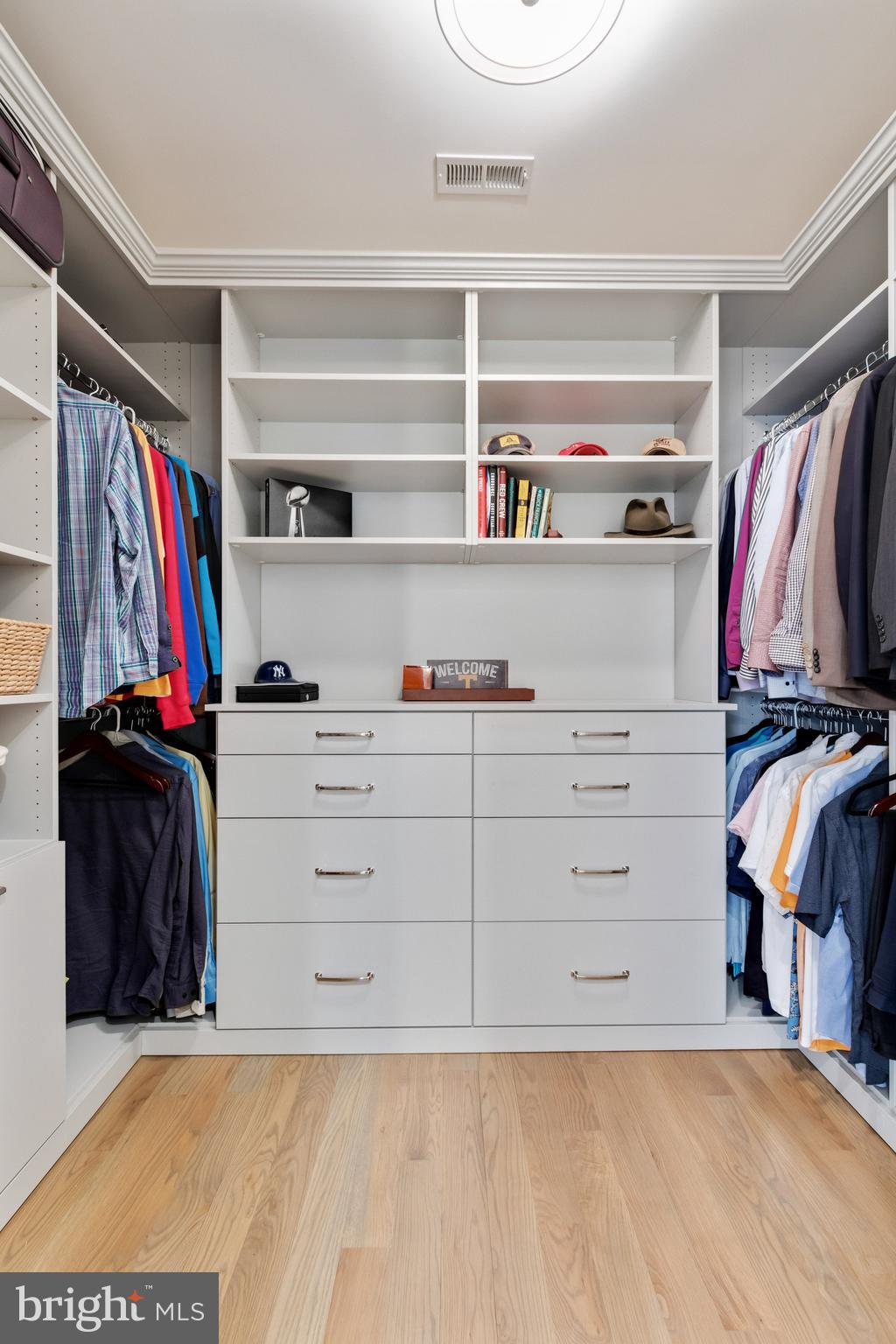 LANGLEY MANOR - Residential