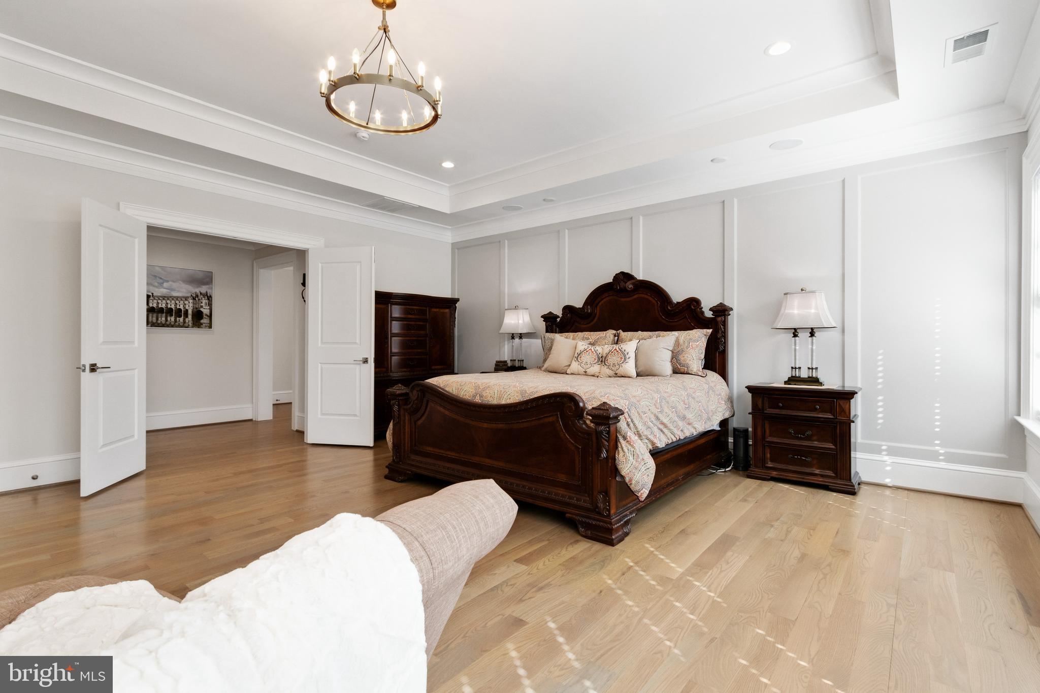 LANGLEY MANOR - Residential