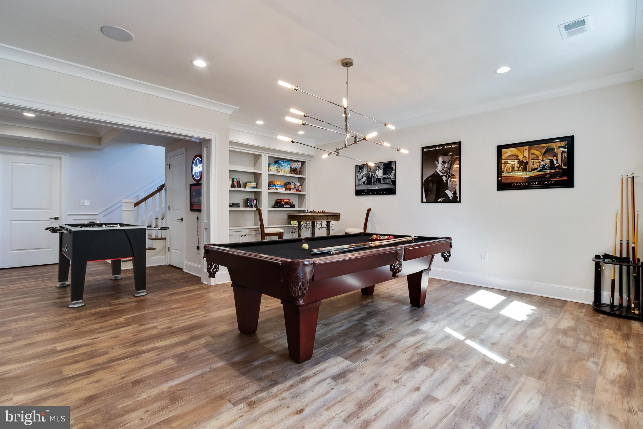 LANGLEY MANOR - Residential