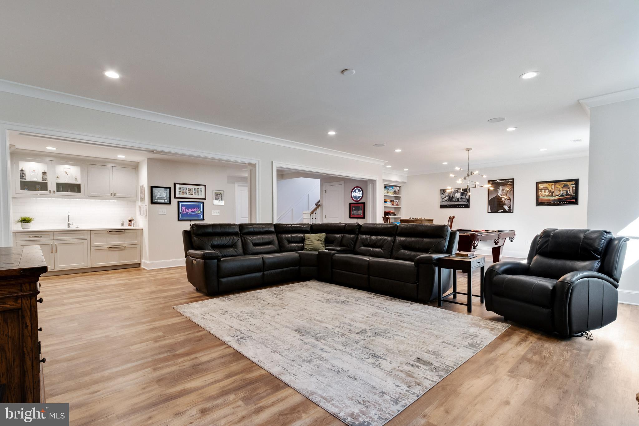 LANGLEY MANOR - Residential