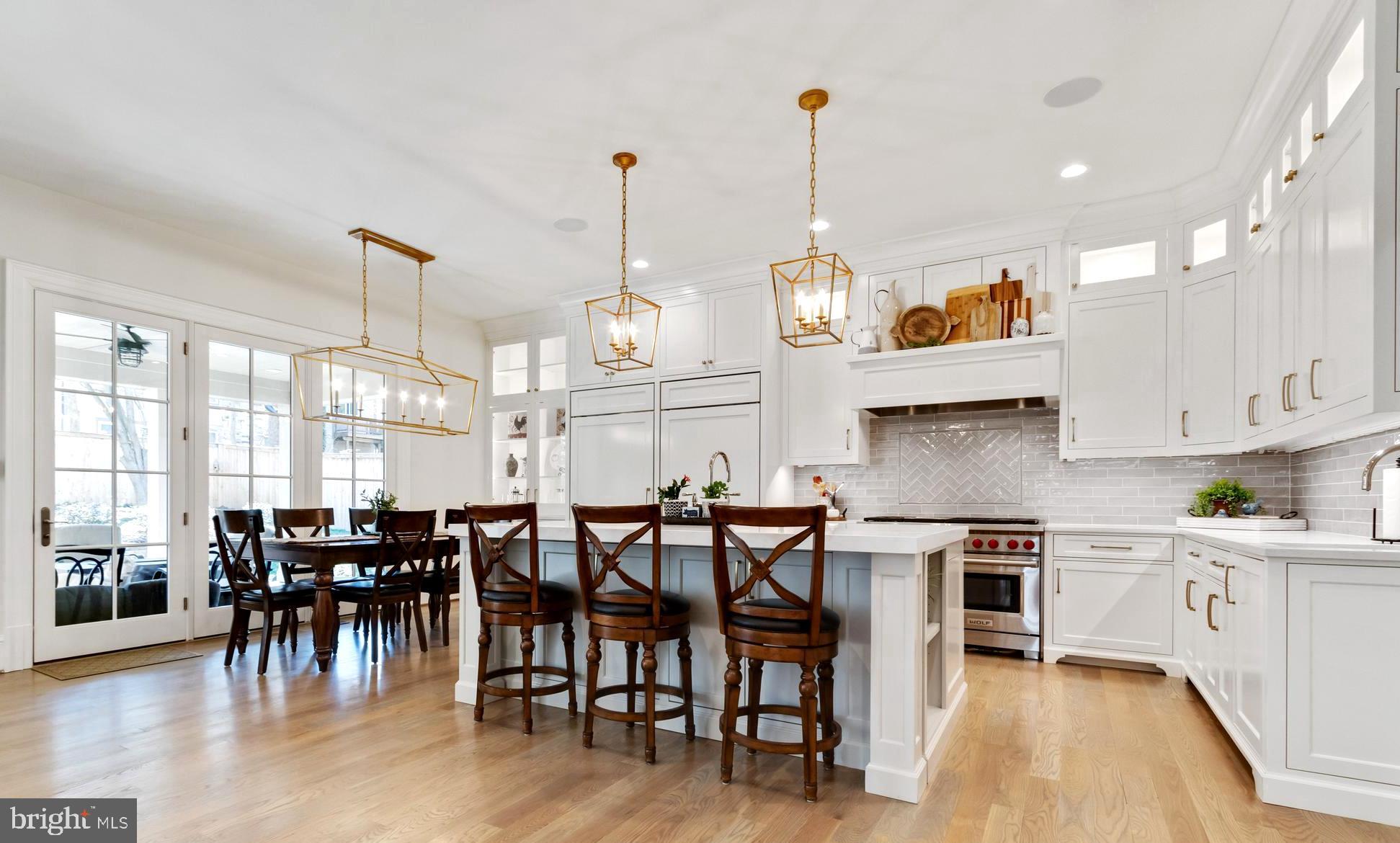 LANGLEY MANOR - Residential