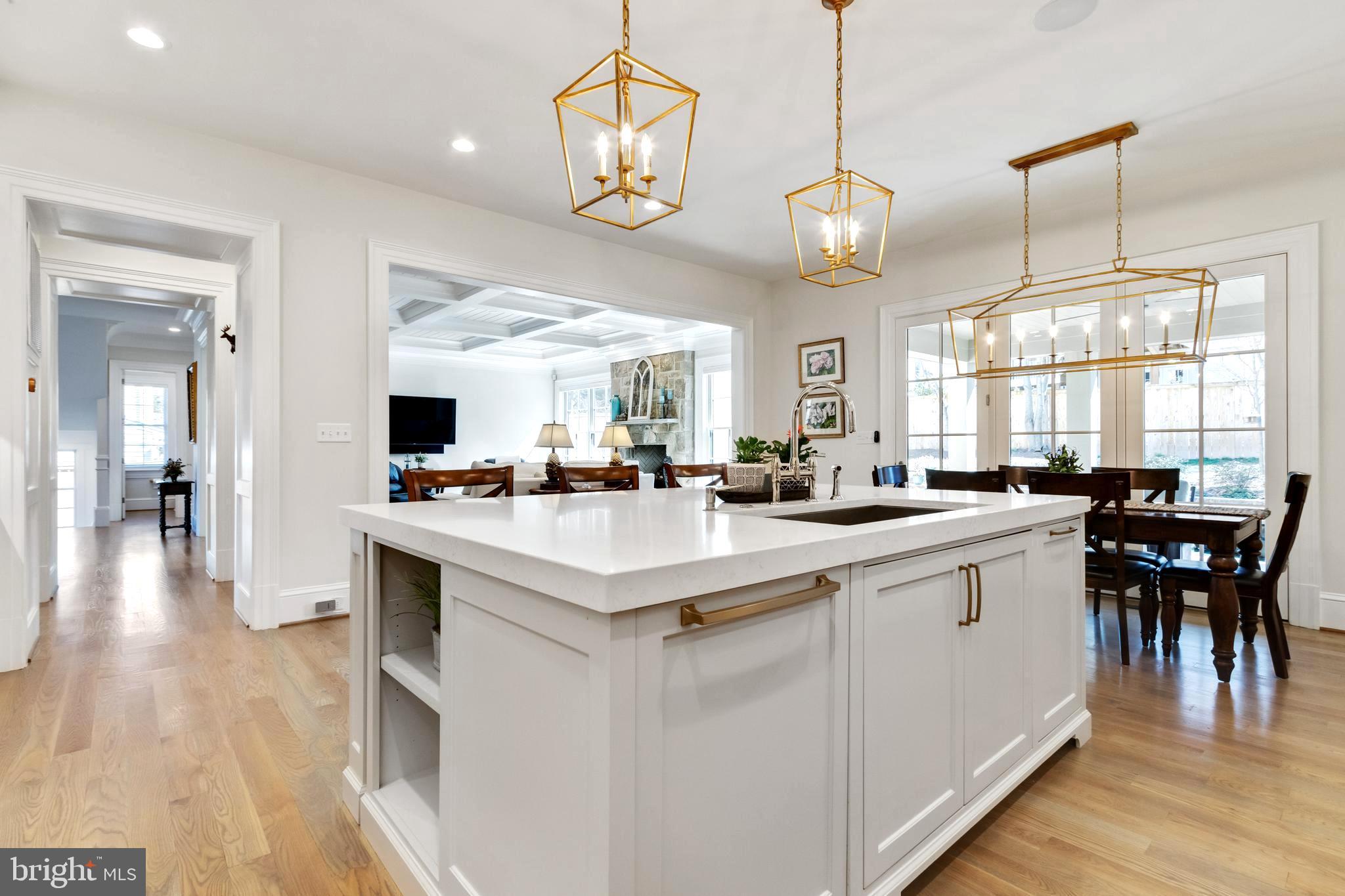 LANGLEY MANOR - Residential