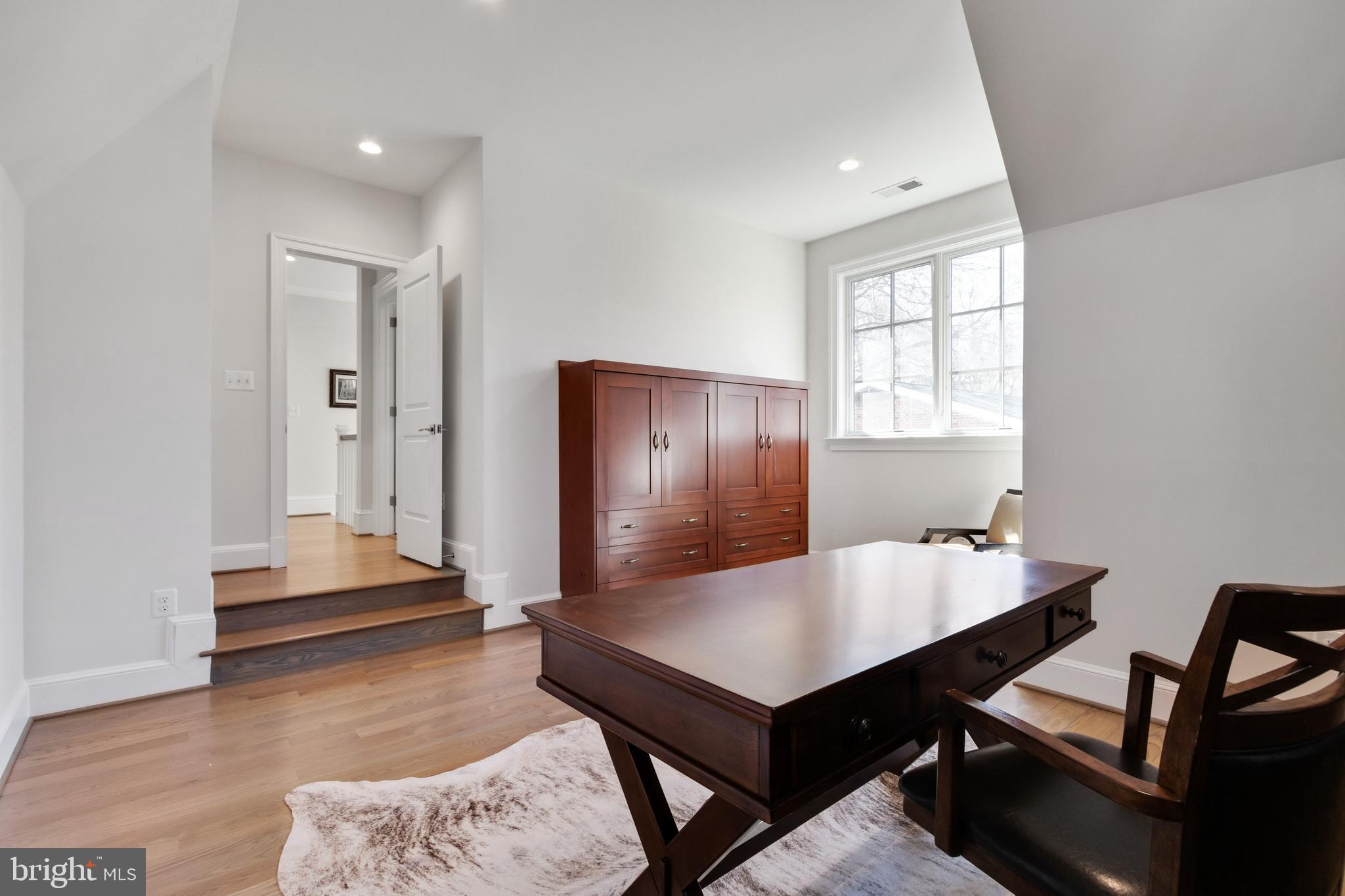 LANGLEY MANOR - Residential