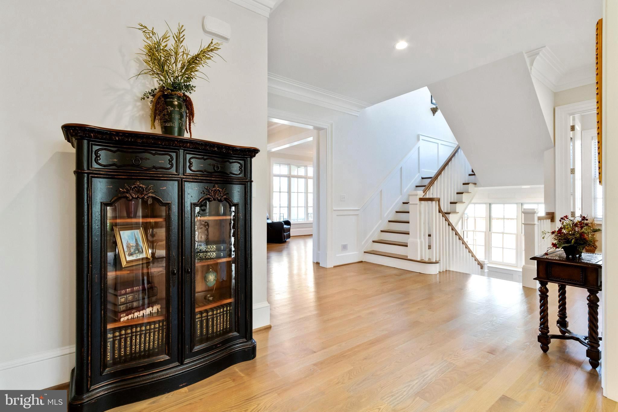 LANGLEY MANOR - Residential