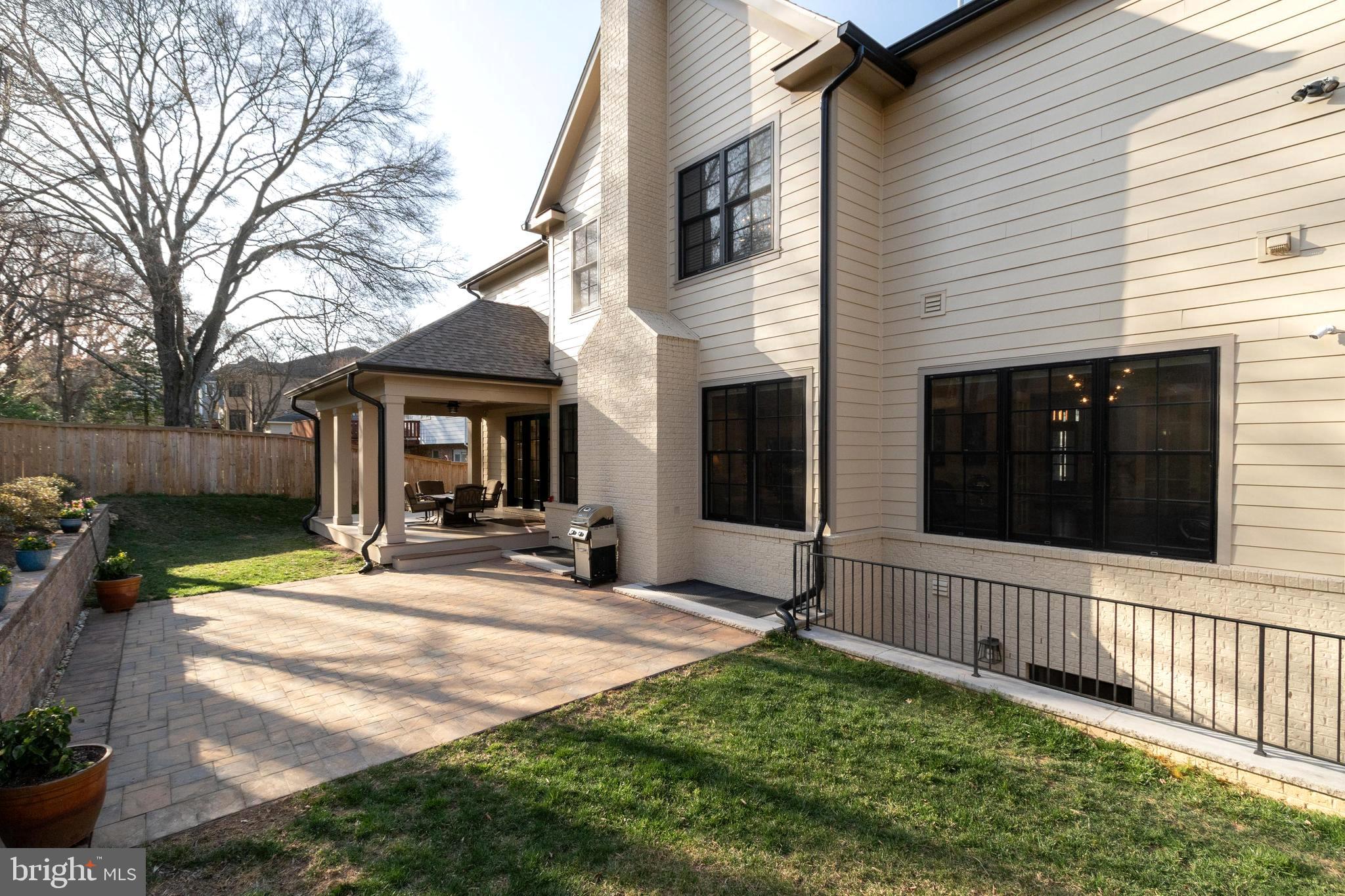 LANGLEY MANOR - Residential