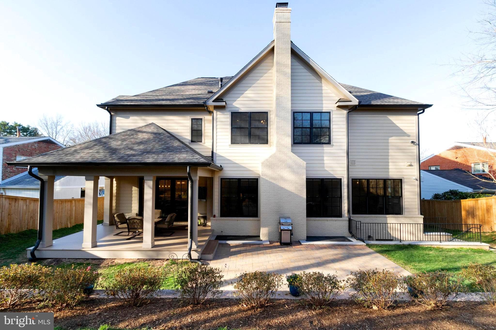 LANGLEY MANOR - Residential