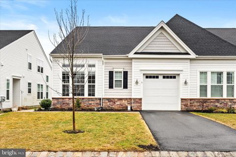 Townhouse For Sale - 5 Aqueduct Boulevard<br/> NEW EGYPT, NJ 08533