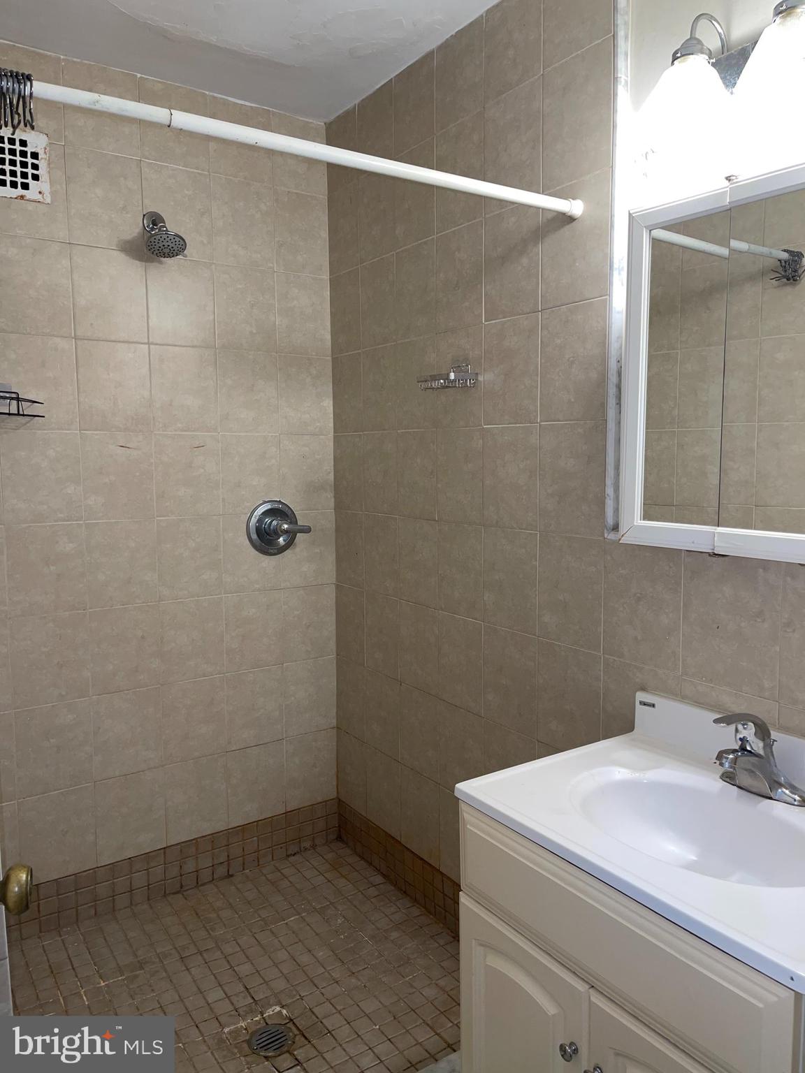 AVENUE OF THE ARTS - Residential Lease