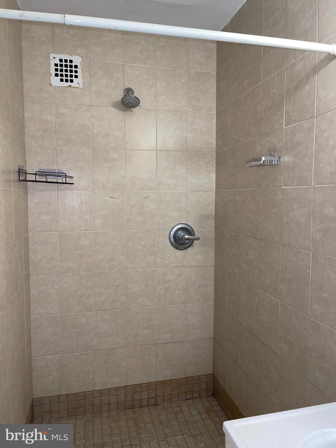 AVENUE OF THE ARTS - Residential Lease