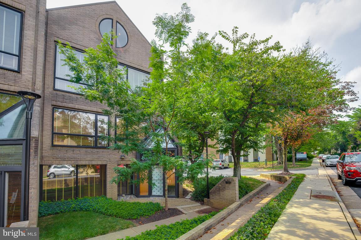 CURRAN SQUARE - Commercial Sale