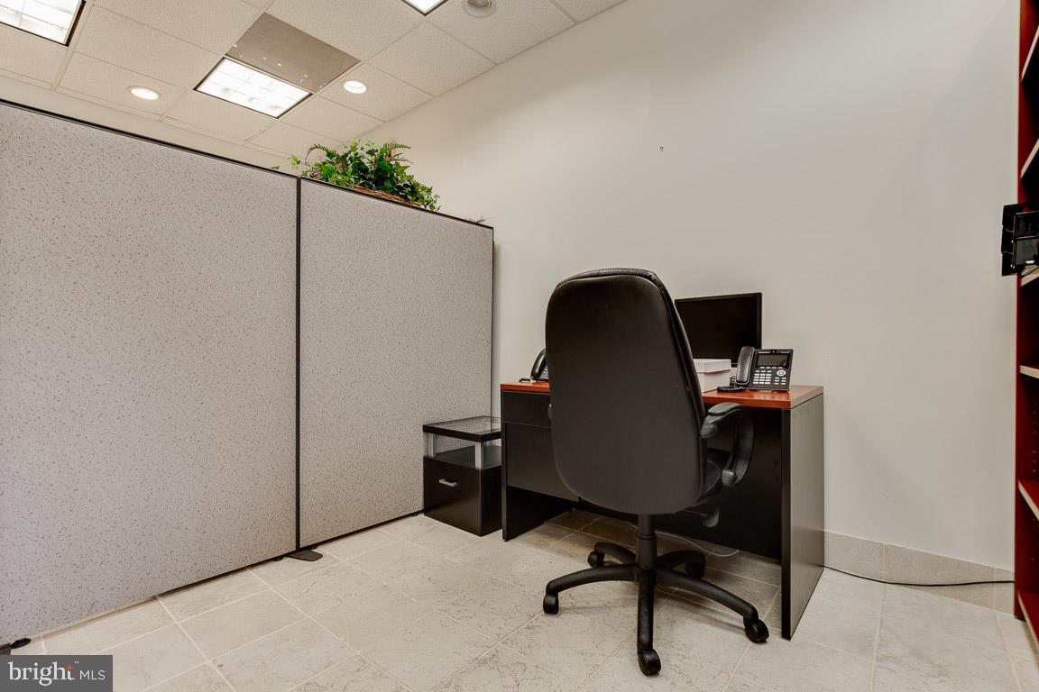 CURRAN SQUARE - Commercial Sale