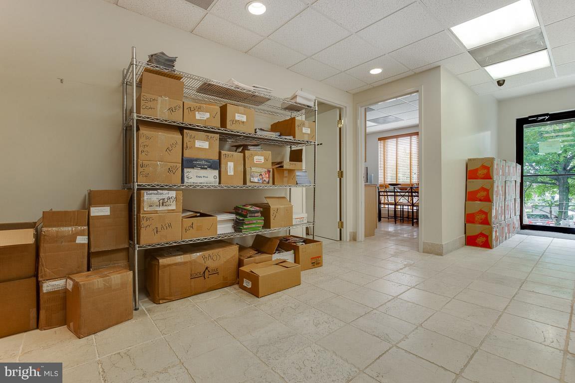 CURRAN SQUARE - Commercial Sale