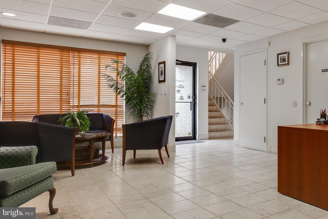 CURRAN SQUARE - Commercial Sale