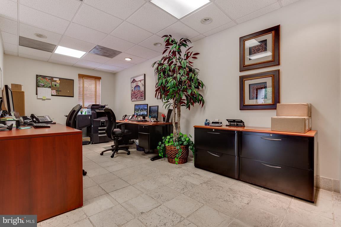 CURRAN SQUARE - Commercial Sale