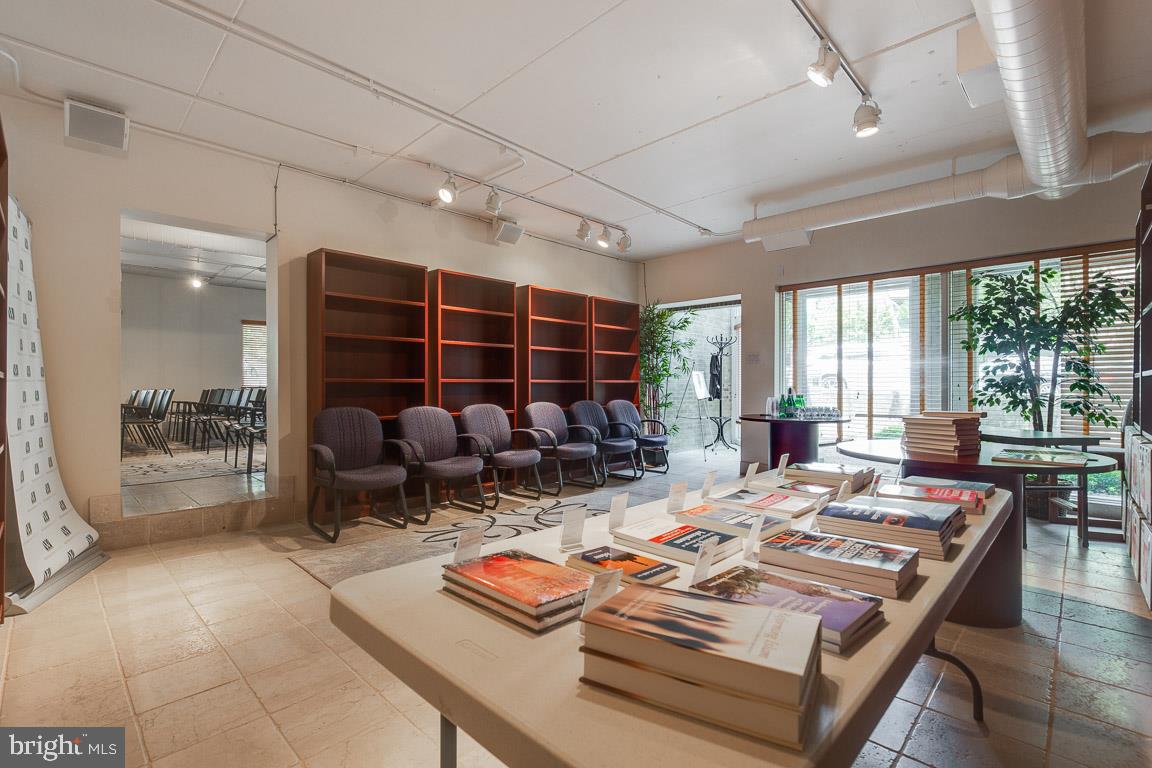 CURRAN SQUARE - Commercial Sale