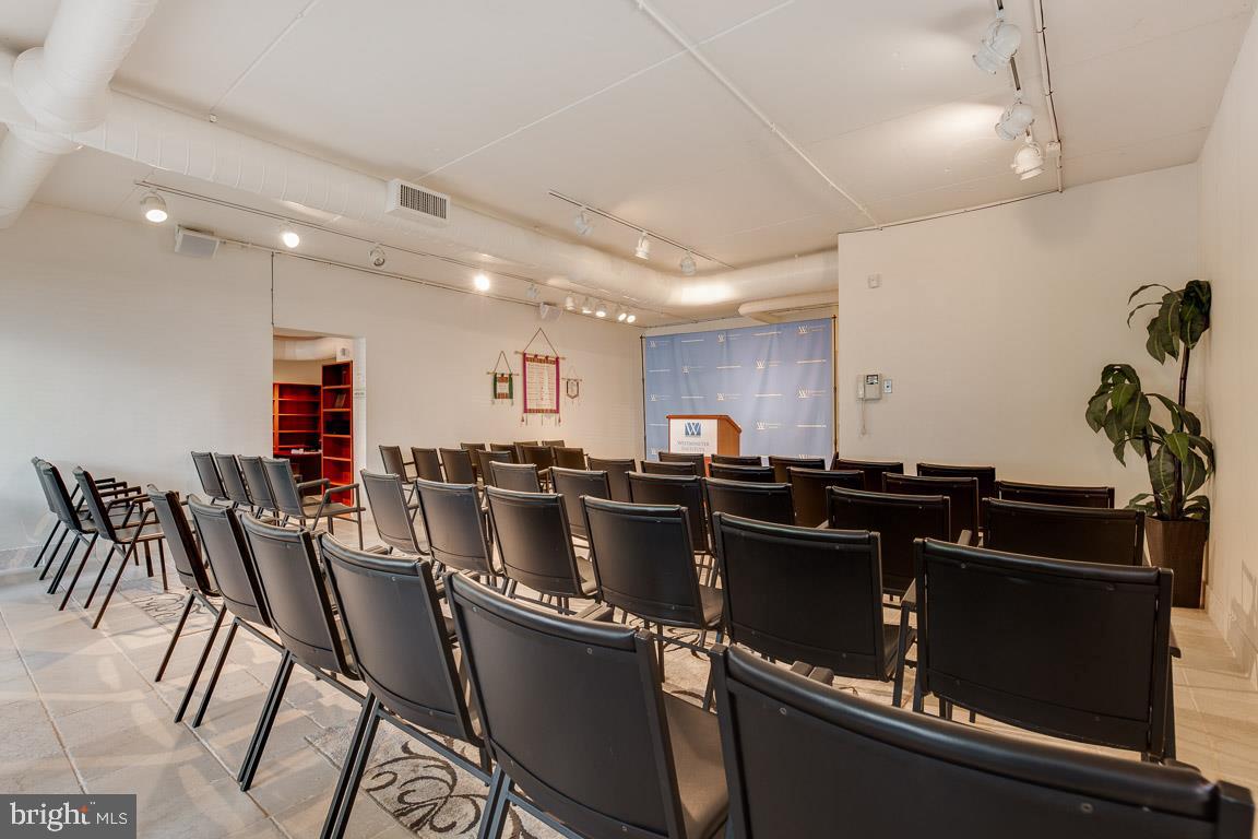 CURRAN SQUARE - Commercial Sale