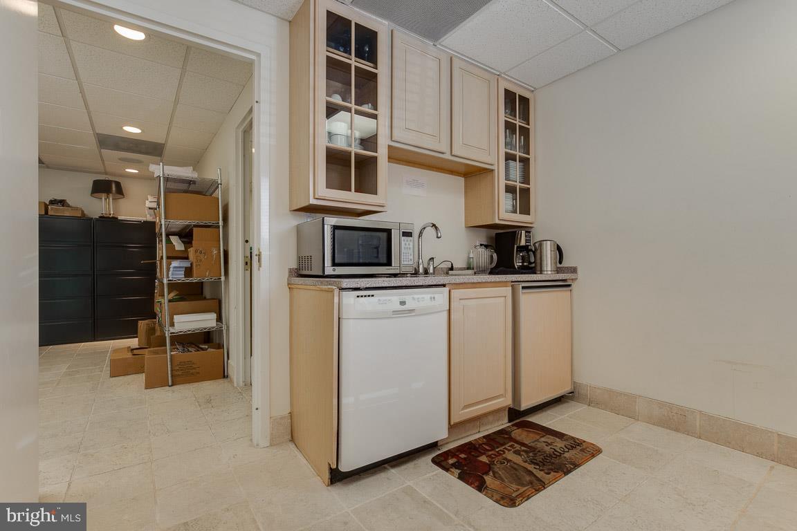 CURRAN SQUARE - Commercial Sale