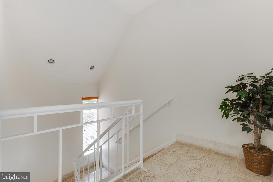 CURRAN SQUARE - Commercial Sale