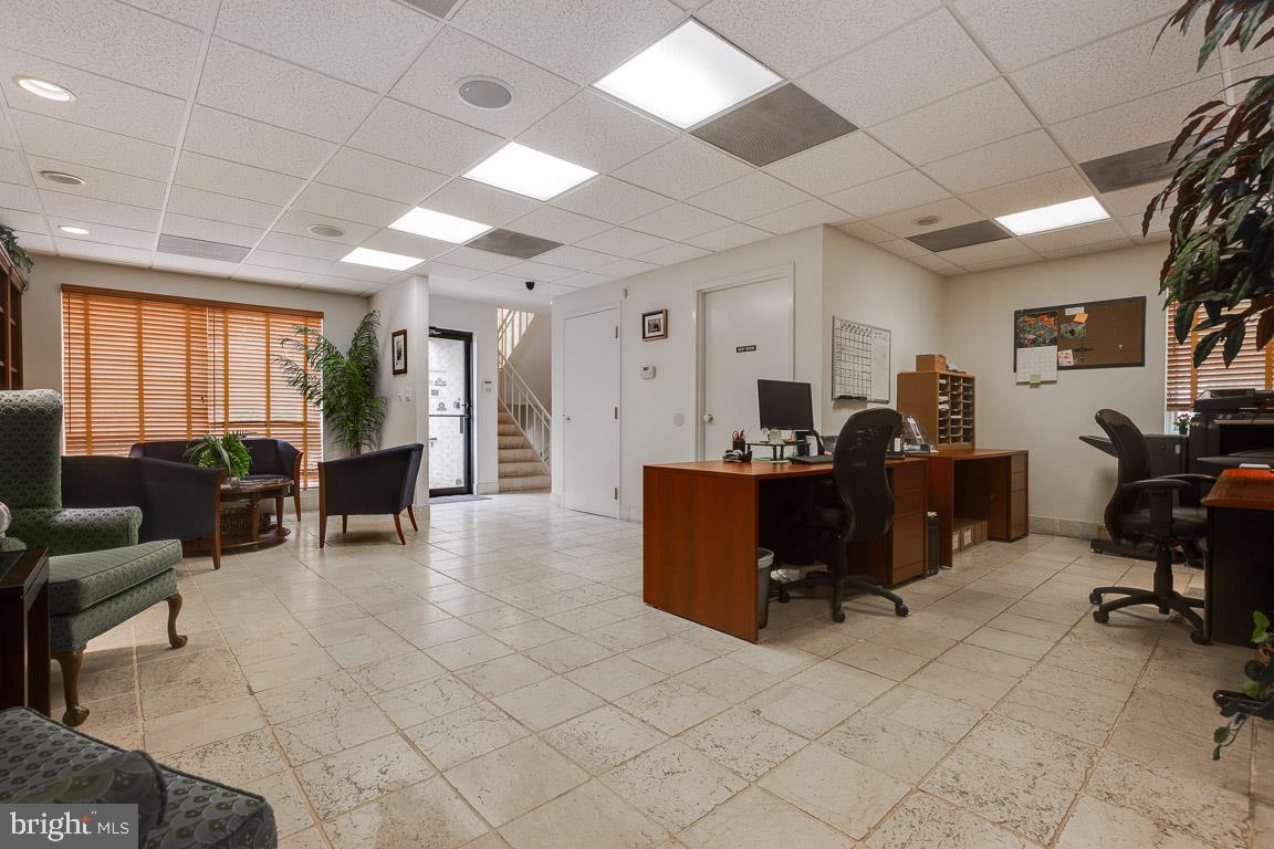 CURRAN SQUARE - Commercial Sale