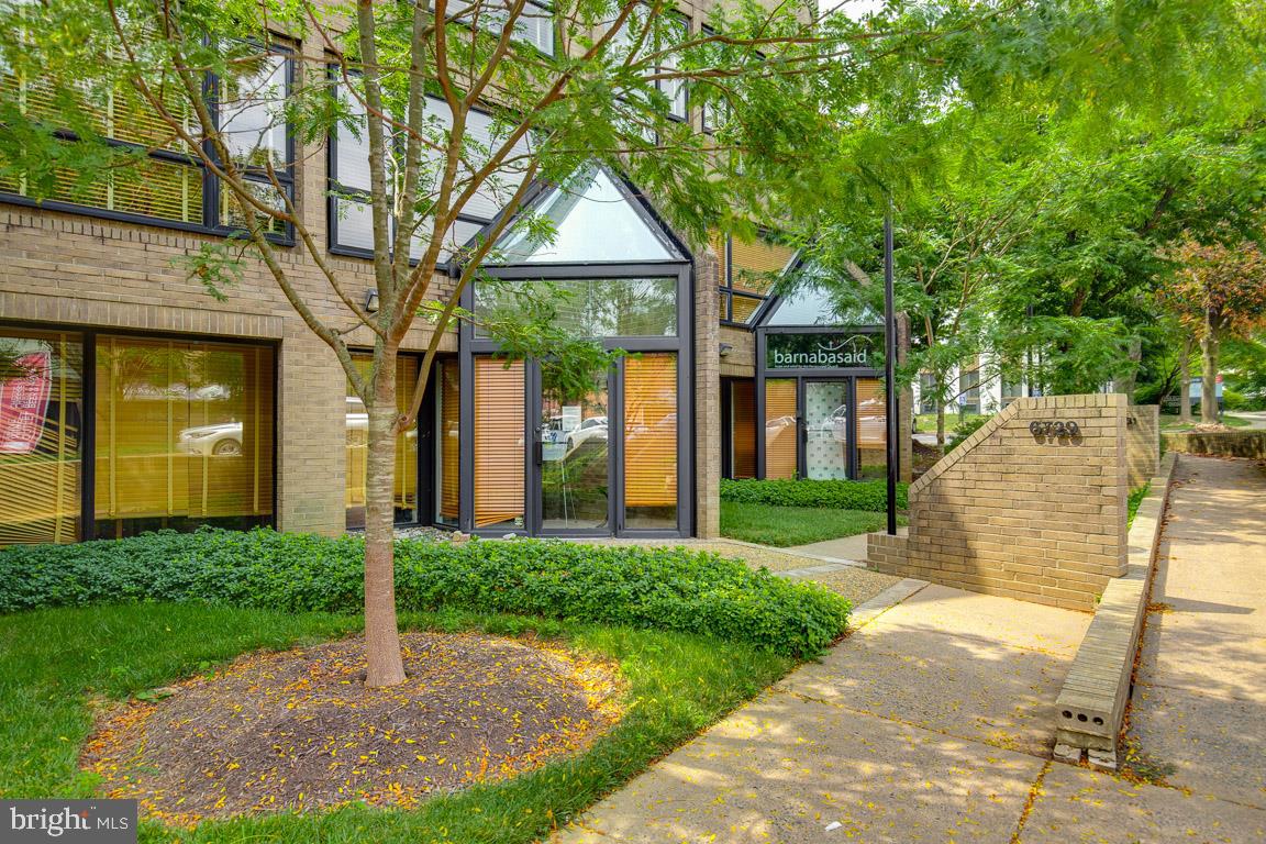 CURRAN SQUARE - Commercial Sale