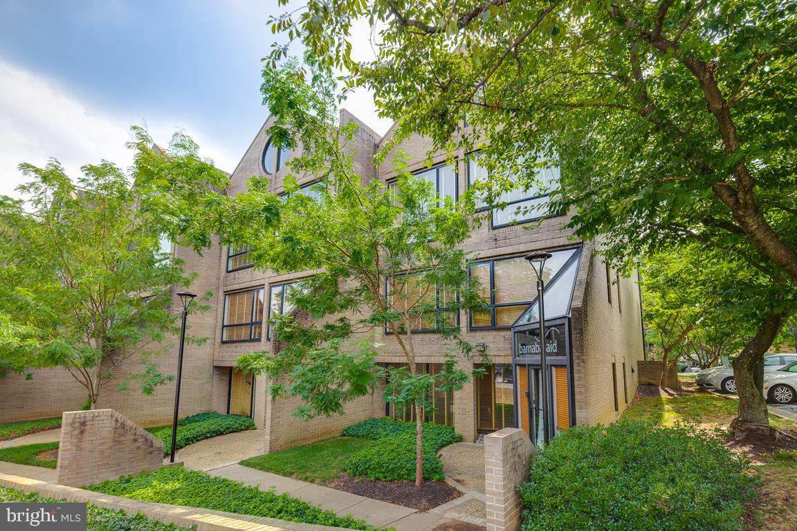 CURRAN SQUARE - Commercial Sale